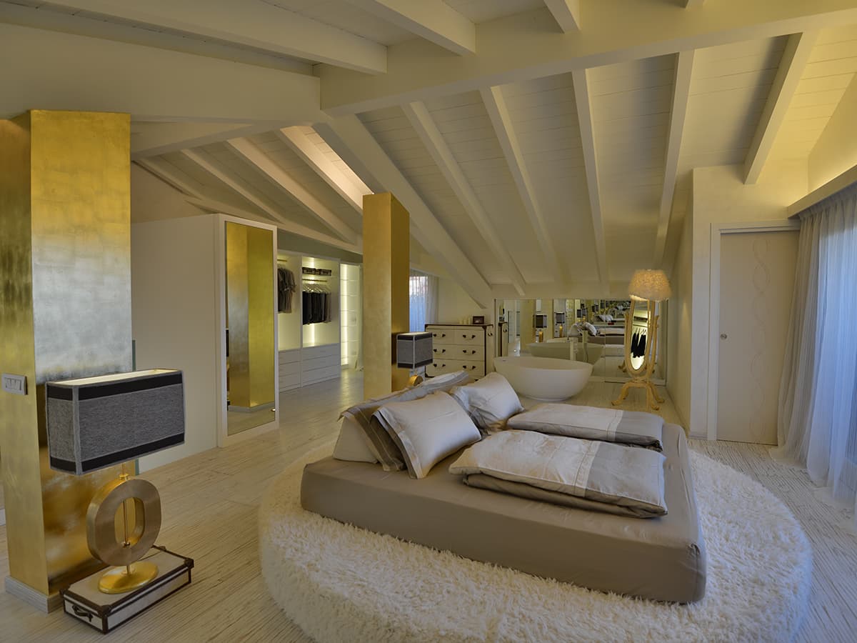 Camera da letto con rivestimenti tessili e tende su misura firmate Dell’Orto Milano