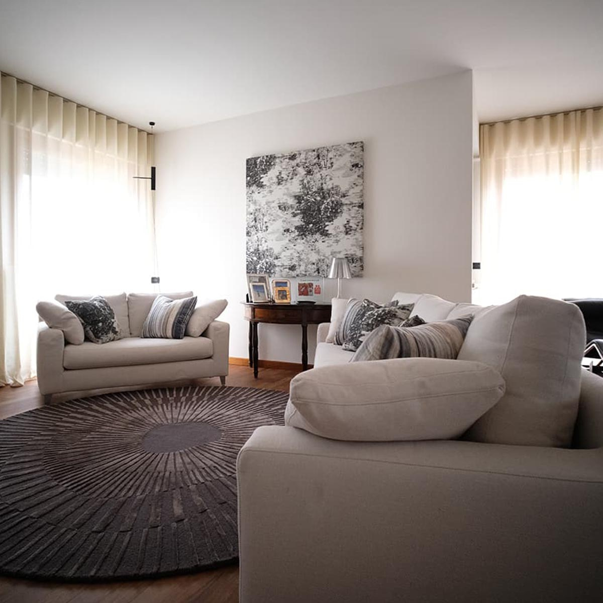 restyling soggiorno_tappeto su misura_cuscini arredo